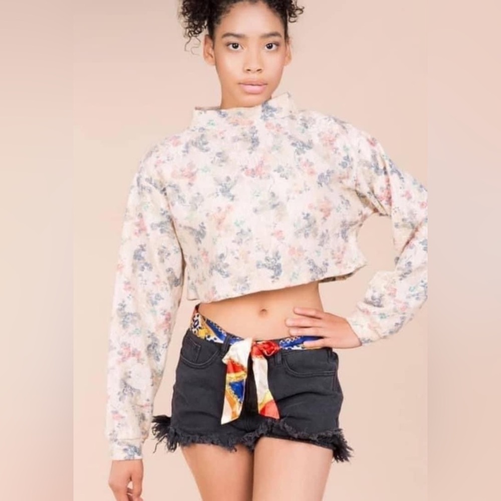 C̺͆L̺͆E̺͆A̺͆R̺͆A̺͆N̺͆C̺͆E̺͆  POL Floral Crop Sweater